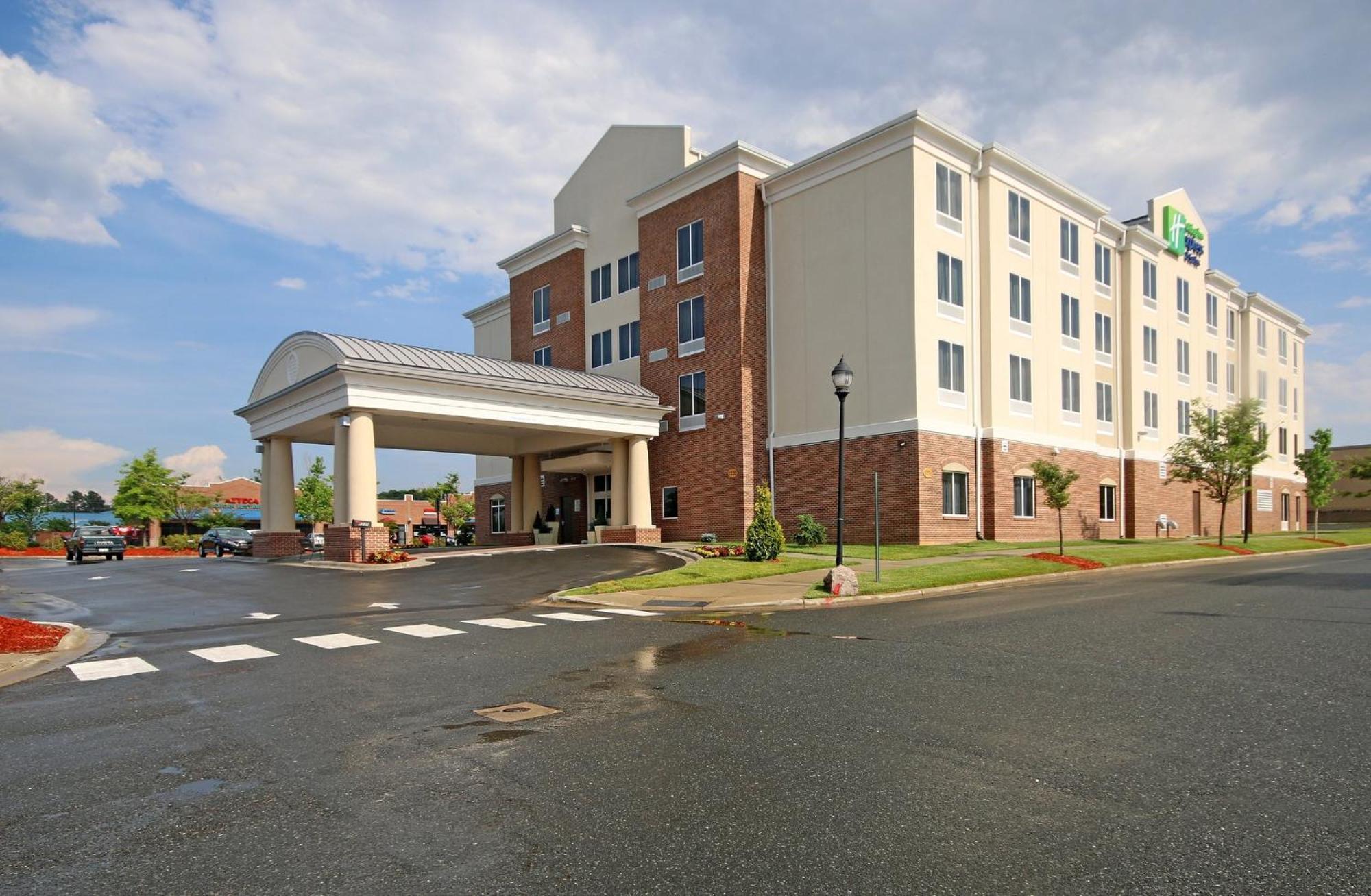 Holiday Inn Express & Suites Charlotte North By Ihg Exterior photo